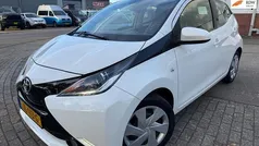 Wit Gebruikt 2016 Toyota Aygo X-play Hatchback | € 6.240 (Goede deal)