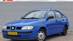 Blauw, metallic lak Gebruikt 2000 Seat Cordoba Stella Sedan | € 495
