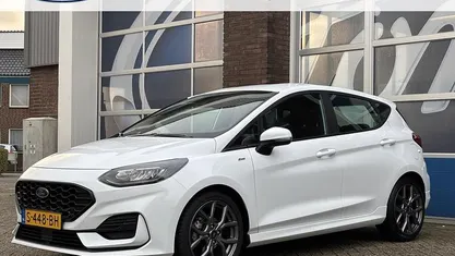 Wit Gebruikt 2023 Ford Fiesta ST-Line Hatchback | € 16.695 (Eerlijke prijs)