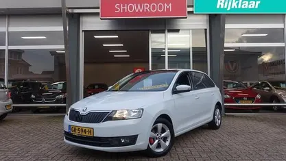 Wit Gebruikt 2015 Skoda Rapid Hatchback | € 10.490 (Eerlijke prijs)
