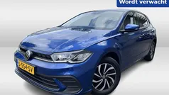 Blauw Gebruikt 2023 VW Polo Life Hatchback | € 22.450 (Eerlijke prijs)