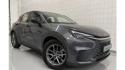 Grijs Gebruikt 2025 Lexus LBX Business Edition SUV | € 34.750 (Goede deal)