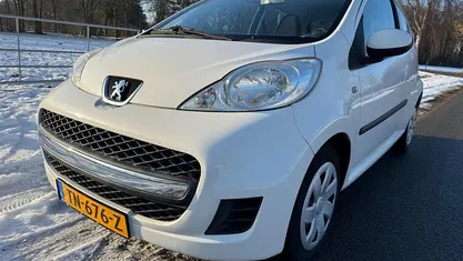 Wit Occasion 2018 Peugeot 107 Hatchback | € 3.950 (Goede deal)