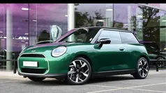 Zilver Nieuw 2024 Mini Cooper Favoured Hatchback | € 38.500 (Eerlijke prijs)