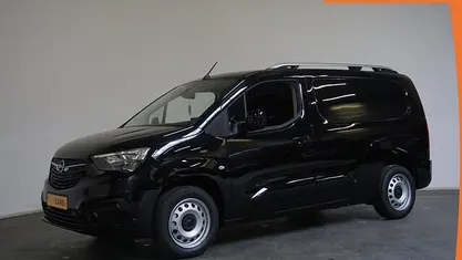 Zwart Occasion 2022 Opel Combo Edition Van | € 15.890 (Eerlijke prijs)