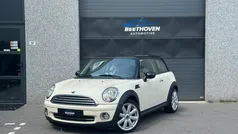 Wit, metallic lak Gebruikt 2010 Mini Cooper Business Hatchback | € 4.450 (Eerlijke prijs)