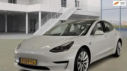 Occasion 2020 Tesla Model 3 Standard Range Sedan | € 15.445 (Eerlijke prijs)