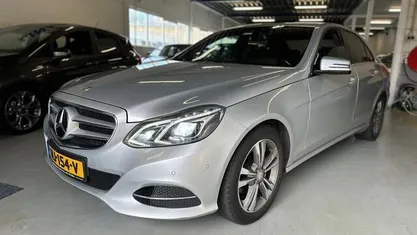 Grijs Gebruikt 2014 Mercedes E220 Ambition Sedan | € 13.249 (Eerlijke prijs)