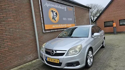Grijs Occasion 2008 Opel Vectra GTS Executive Hatchback | € 1.795 (Goede deal)