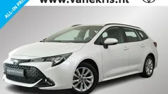 Wit Gebruikt 2024 Toyota Corolla Hybrid Stationwagen | € 31.399 (Eerlijke prijs)
