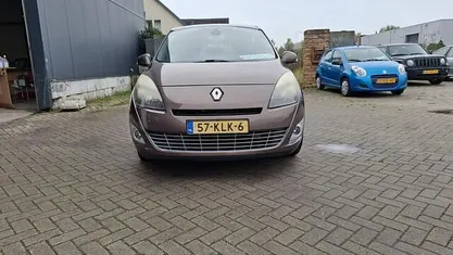 Bruin Occasion 2010 Renault Grand Scénic III Dynamique MPV | € 3.999 (Eerlijke prijs)