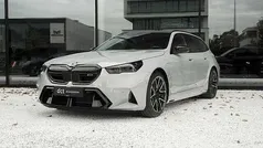 Grijs Nieuw 2025 BMW M5 Comfort Edition Stationwagen | € 152.900 (Goede deal)