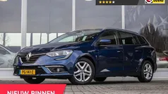Blauw (metallic) Gebruikt 2017 Renault Mégane GrandTour Zen Stationwagen | € 9.350 (Eerlijke prijs)