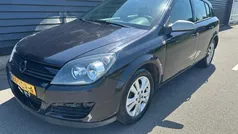 Zwart Gebruikt 2005 Opel Astra Essentia Hatchback | € 1.495 (Goede deal)