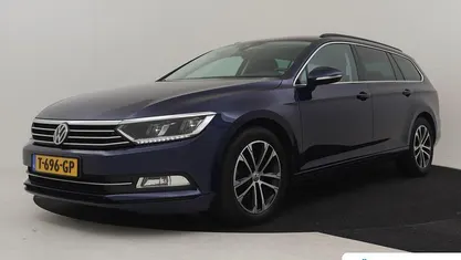 Blauw Occasion 2019 VW Passat Highline Stationwagen | € 20.895 (Eerlijke prijs)