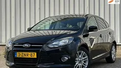 Zwart Gebruikt 2014 Ford Focus Titanium Hatchback | € 6.949 (Eerlijke prijs)
