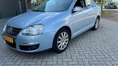 Blauw (metallic) Gebruikt 2009 VW Jetta Sedan | € 3.495 (Eerlijke prijs)