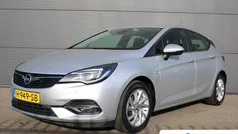 Grijs Gebruikt 2020 Opel Astra Edition Hatchback | € 13.895 (Eerlijke prijs)