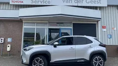 Grijs, metallic lak Gebruikt 2021 Toyota Yaris Cross Executive SUV | € 28.945 (Eerlijke prijs)