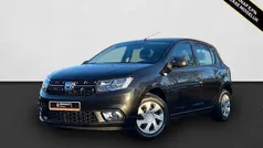 Zwart, metallic lak Gebruikt 2020 Dacia Sandero Essentiel Hatchback | € 13.450 (Eerlijke prijs)