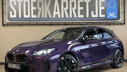 Paars (metallic) Gebruikt 2024 BMW M135 Hatchback | € 53.945 (Eerlijke prijs)