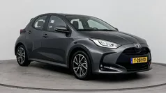 Grijs Gebruikt 2023 Toyota Yaris Hybrid Business Edition Hatchback | € 21.999 (Eerlijke prijs)
