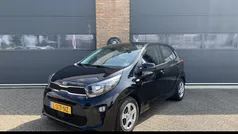 Zwart, metallic lak Gebruikt 2021 Kia Picanto Comfort Hatchback | € 10.745 (Eerlijke prijs)