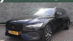 Zwart Gebruikt 2020 Volvo V60 Momentum Stationwagen | € 25.694 (Eerlijke prijs)