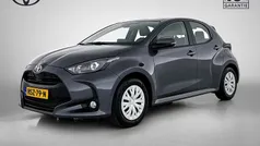 Grijs Gebruikt 2024 Toyota Yaris Hybrid Active Hatchback | € 23.445 (Eerlijke prijs)