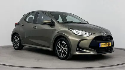 Groen (metallic) Occasion 2022 Toyota Yaris Hybrid Hatchback | € 21.999 (Eerlijke prijs)