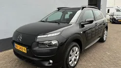 Zwart, metallic lak Gebruikt 2016 Citroën C4 Cactus Shine Hatchback | € 11.950 (Eerlijke prijs)
