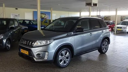 Grijs Occasion 2020 Suzuki Vitara SUV | € 19.950 (Eerlijke prijs)