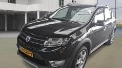 Zwart Gebruikt 2013 Dacia Sandero Lauréate Hatchback | € 3.495 (Super prijs)