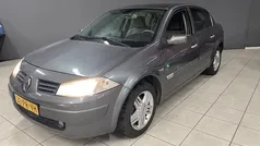 Grijs Gebruikt 2004 Renault Mégane II Luxe Sedan | € 1.999 (Eerlijke prijs)