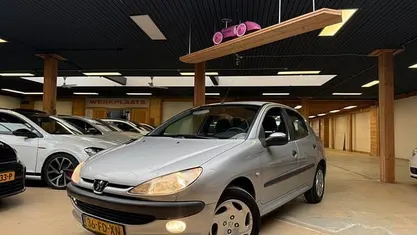 Grijs Gebruikt 2000 Peugeot 206 Hatchback | € 1.750 (Eerlijke prijs)
