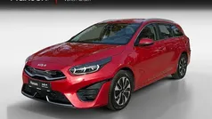 Rood Gebruikt 2023 Kia Ceed Hatchback | € 23.945 (Eerlijke prijs)