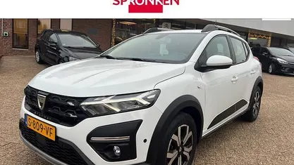Wit Gebruikt 2023 Dacia Sandero Comfort Hatchback | € 15.900 (Eerlijke prijs)