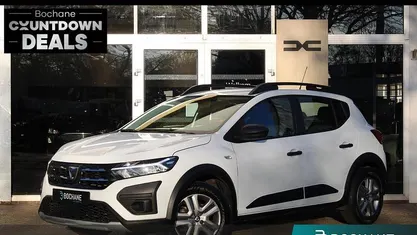 Wit Gebruikt 2022 Dacia Sandero Essentiel Hatchback | € 14.445 (Eerlijke prijs)