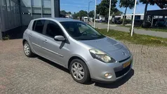 Grijs Gebruikt 2011 Renault Clio II Collection Hatchback | € 4.450 (Eerlijke prijs)