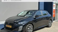 Zwart Nieuw 2025 Peugeot 208 Style Hatchback | € 23.450 (Eerlijke prijs)