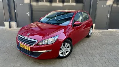 Rood Occasion 2014 Peugeot 308 Active Hatchback | € 4.995 (Eerlijke prijs)