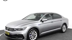 Grijs Gebruikt 2021 VW Passat Business Sedan | € 26.795 (Eerlijke prijs)