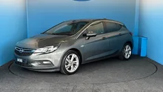 Grijs Gebruikt 2017 Opel Astra Innovation Hatchback | € 11.500 (Eerlijke prijs)