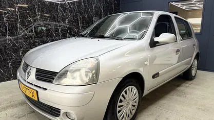 Grijs Gebruikt 2005 Renault Clio II Campus Hatchback | € 1.350 (Eerlijke prijs)