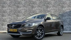 Bruin Gebruikt 2016 Volvo V60 CC Summum Stationwagen | € 24.694 (Goede deal)