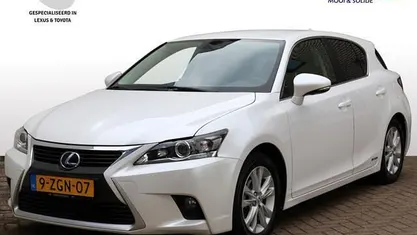 Wit Gebruikt 2014 Lexus CT200h Business Edition Hatchback | € 13.400 (Eerlijke prijs)