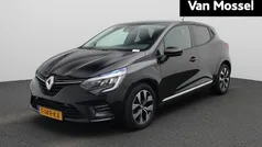 Zwart Gebruikt 2023 Renault Clio V Evolution Hatchback | € 17.235 (Eerlijke prijs)