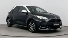 Zwart Gebruikt 2021 Toyota Yaris Hybrid Executive Hatchback | € 23.999 (Eerlijke prijs)