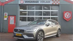 Grijs Gebruikt 2021 Volvo V60 CC Pro Stationwagen | € 39.750 (Super prijs)
