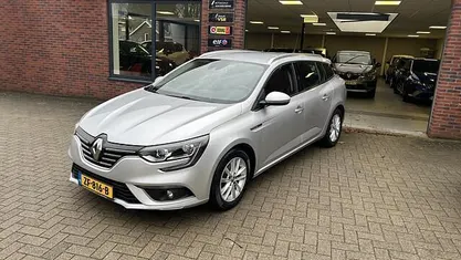 Grijs (metallic) Gebruikt 2017 Renault Mégane GrandTour Zen Stationwagen | € 11.950 (Eerlijke prijs)